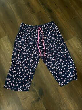HUE Navy Capri Pajama Bottoms with Beach chairs print Motif and Pink Drawstring